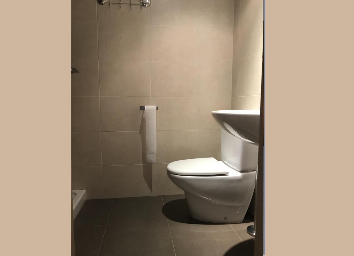 Stunning 2-Bed Apartment In Пего Экстерьер фото